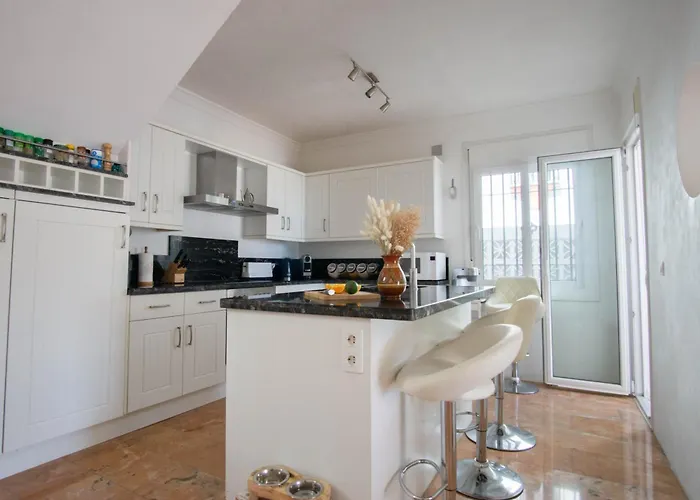 Private For 6 With Seaview, Pool & Big Sun Terrace Willa