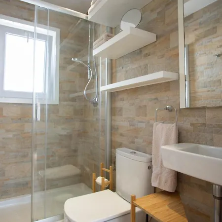 Private Beach Villa For 6 With Seaview, Pool & Big Sun Terrace וילה *