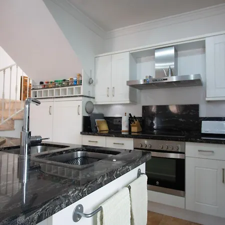 Private Beach Villa For 6 With Seaview, Pool & Big Sun Terrace וילה *